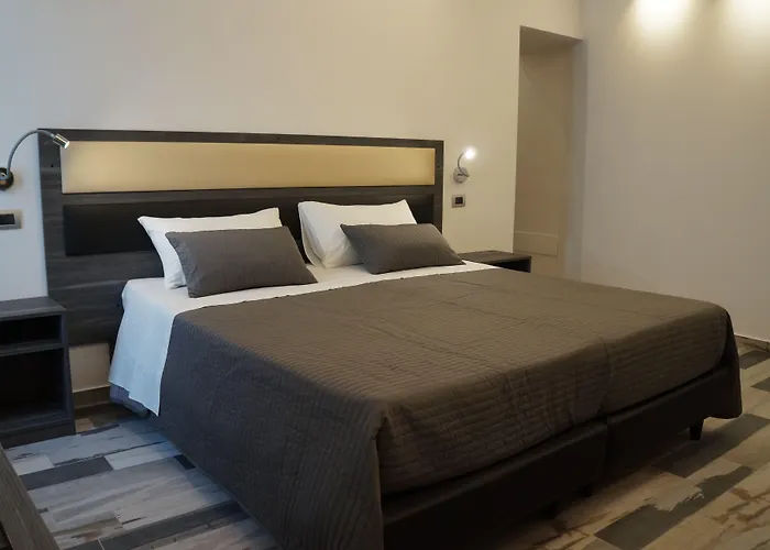 Palazzo Irma - - Luxury 3* 维博瓦伦蒂亚