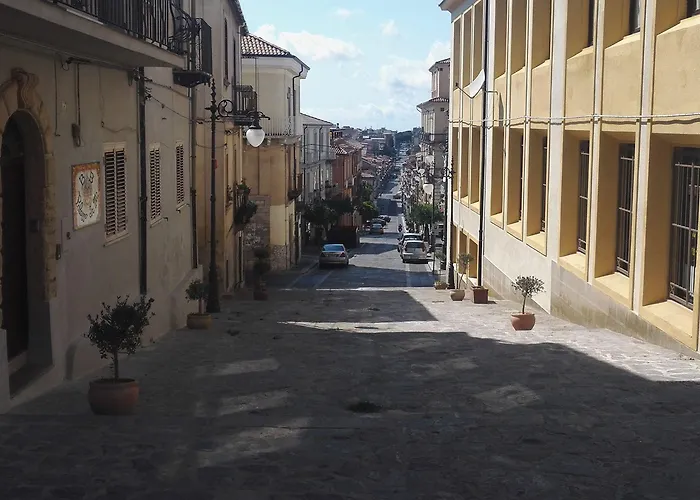 Palazzo Irma - - Luxury 维博瓦伦蒂亚